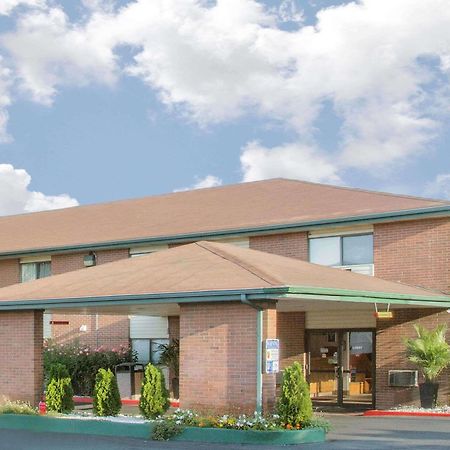 Super 8 By Wyndham Provo Byu Orem Zewnętrze zdjęcie